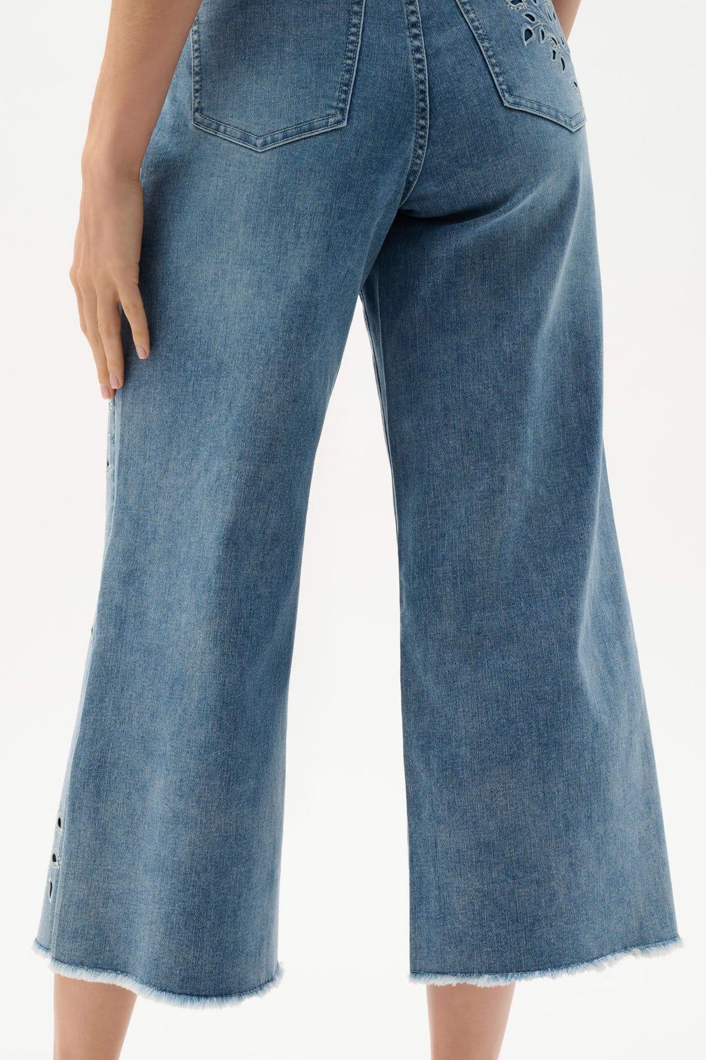 Jean court brodé en denim Repreve®  - Joseph Ribkoff