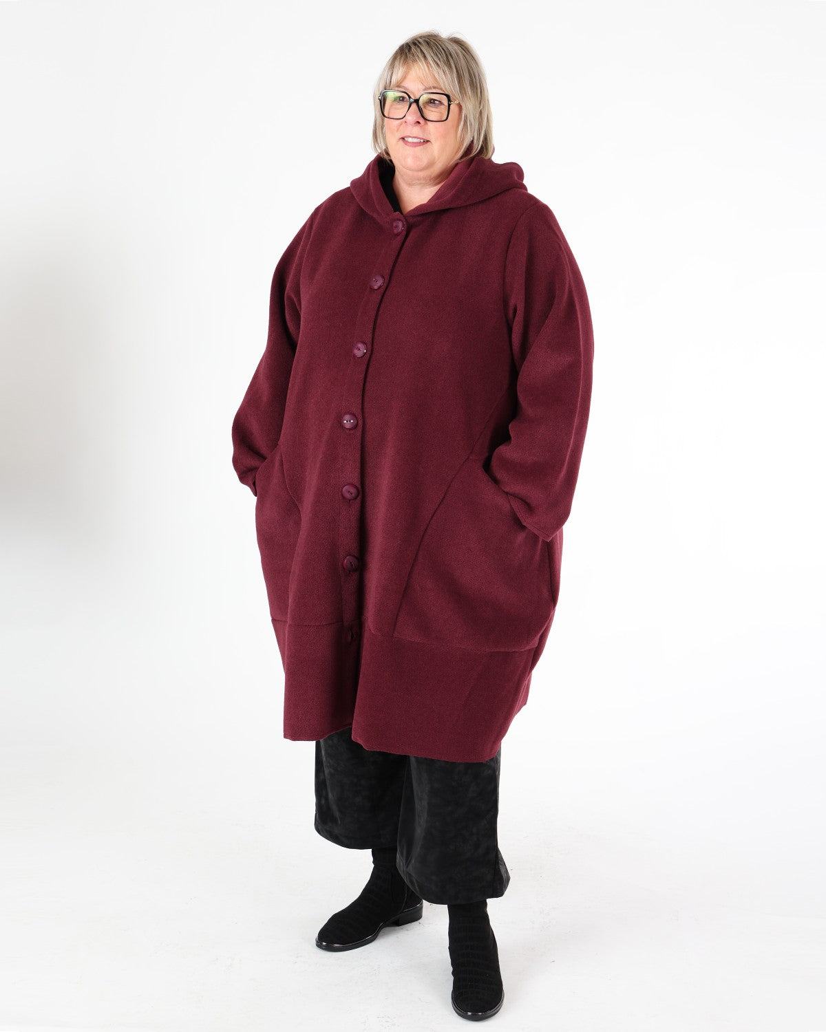 Manteau long à capuchon Alcazar Bordeaux – G!OZE
