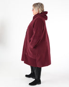 Manteau long à capuchon Alcazar Bordeaux – G!OZE