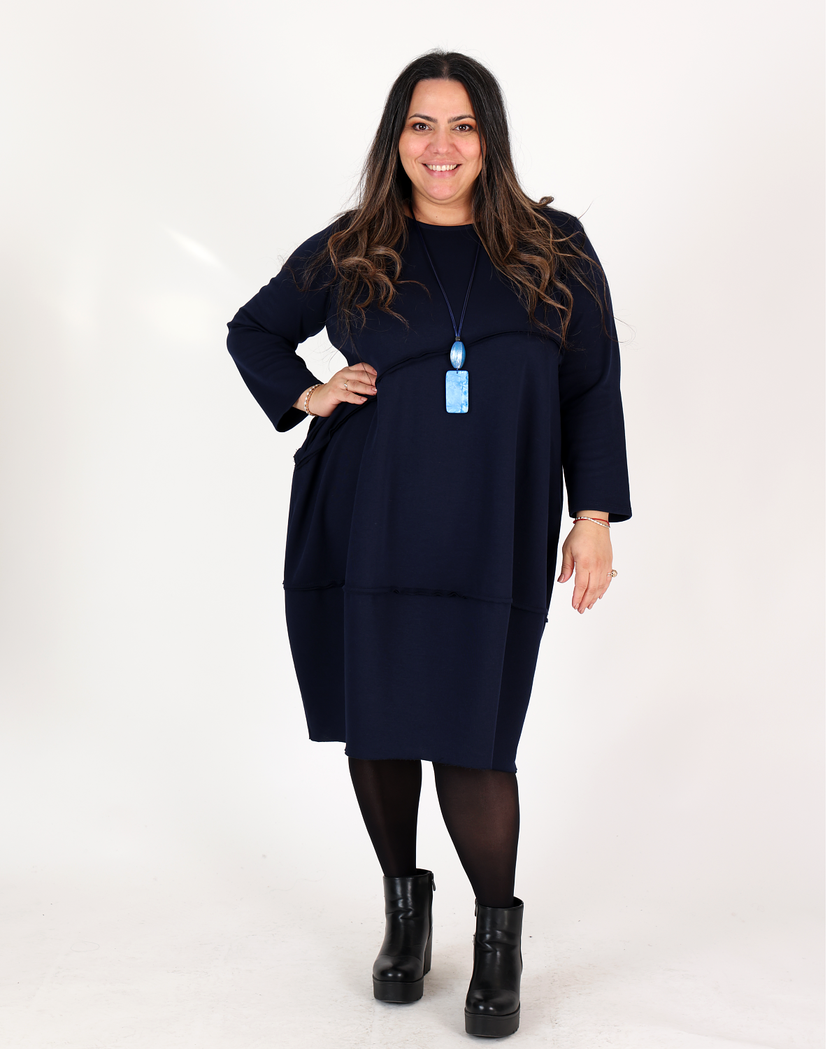 Robe droite bleu marine à coupe originale – Marie la Lune