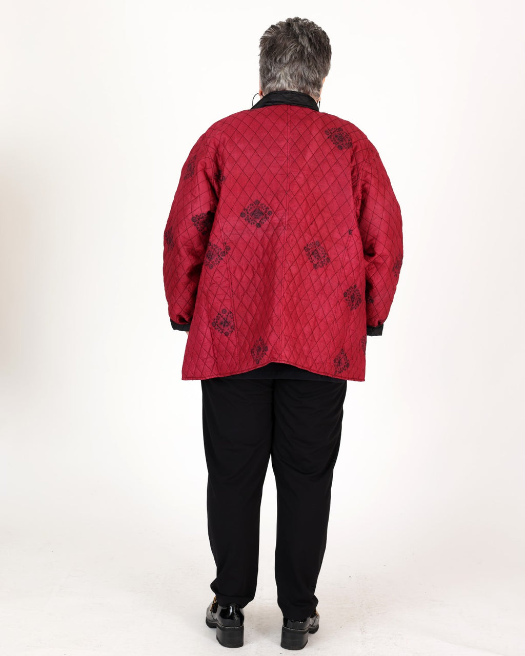 Veste matelassée Noire et Bordeaux à imprimé floral – Parsley & Sage