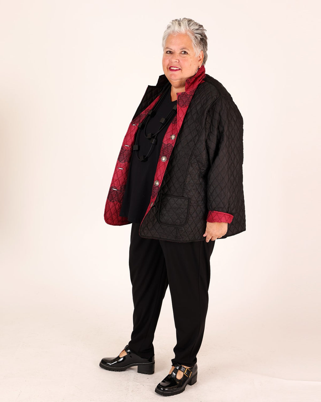 Veste matelassée Noire et Bordeaux à imprimé floral – Parsley & Sage