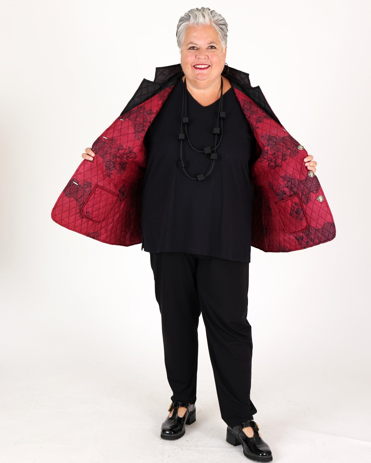 Veste matelassée Noire et Bordeaux à imprimé floral – Parsley & Sage